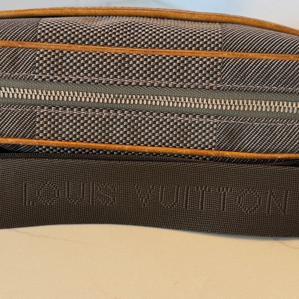 Louis Vuitton Acrobatic Belt Bag - Picture 5 of 9